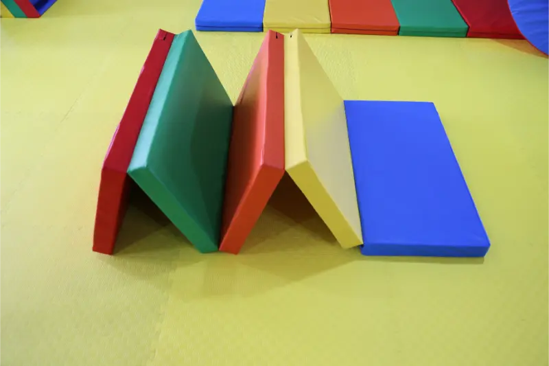 XOT XIN OUTAI syventää tuotetutkimusta ja tuotekehitystä tarjoamalla räätälöityjä pehmeitä välineratkaisuja maailmanlaajuisille lasten urheilulaitoksille